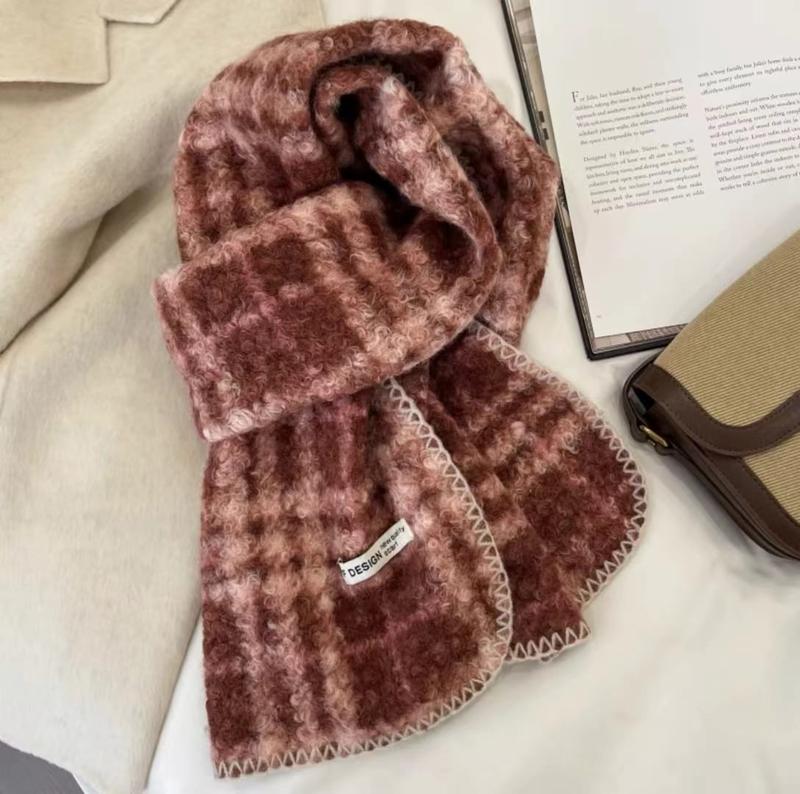 Rosarosa och vinröd rutig mohairscarf med cremefärgade filtkantade kanter