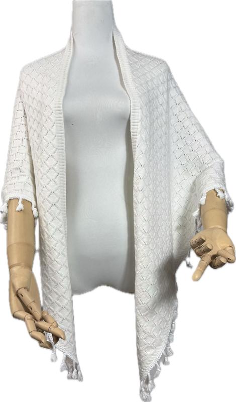""Vit stickad cardigan med diamantmönster
