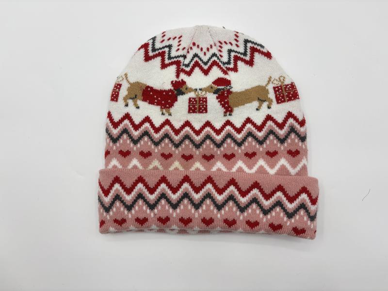 Rosa stickad mössa med Fair Isle-mönster med tax i tomteluva och röda hjärtan.