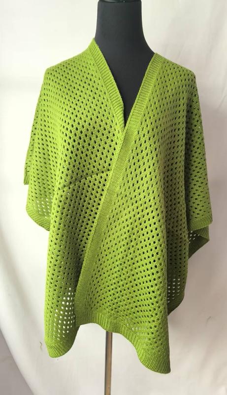 Limegrön stickad poncho med öppen vävning