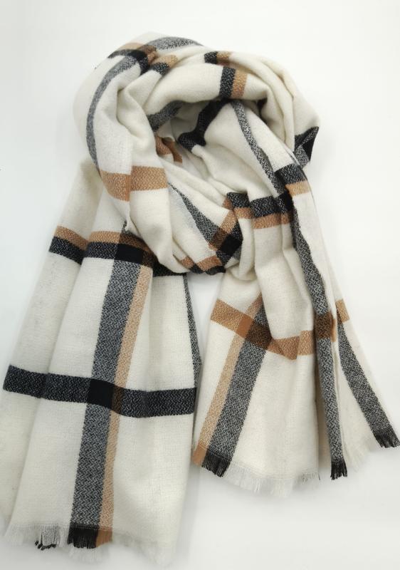 Krämvit oversized plädinspirerad scarf med svart och kamelbrunt rutmönster