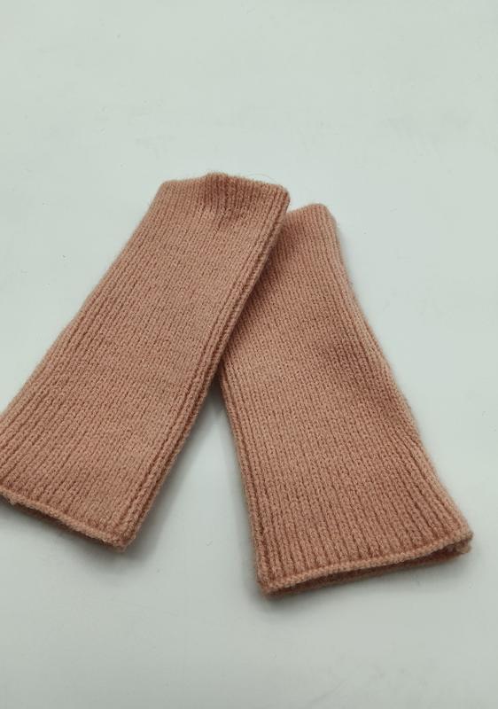 Handskar i rosa ribbstickad vante utan fingrar