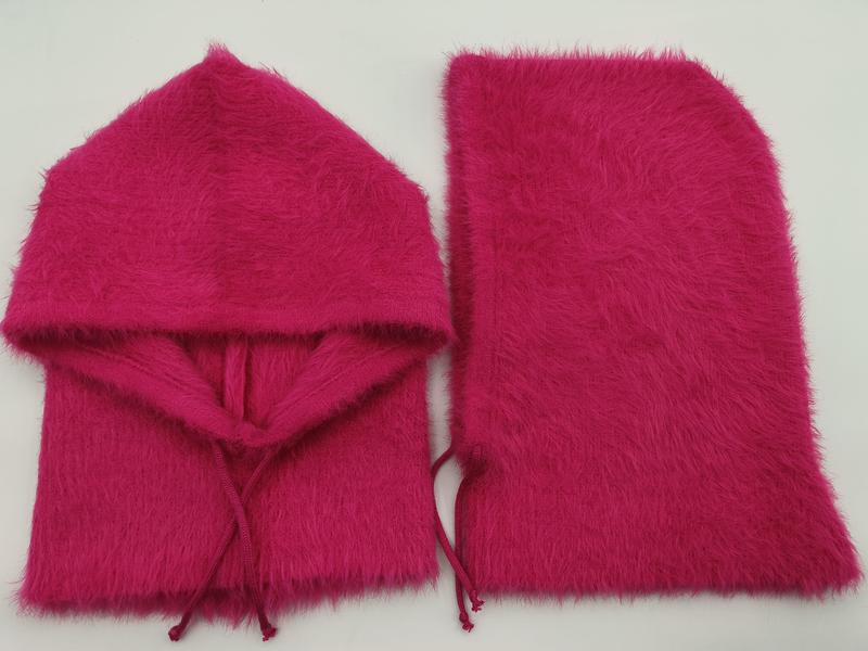 `Hett rosa fluffig fejkpäls halsduk och nackvärmarsset med huva och dragsko.`
