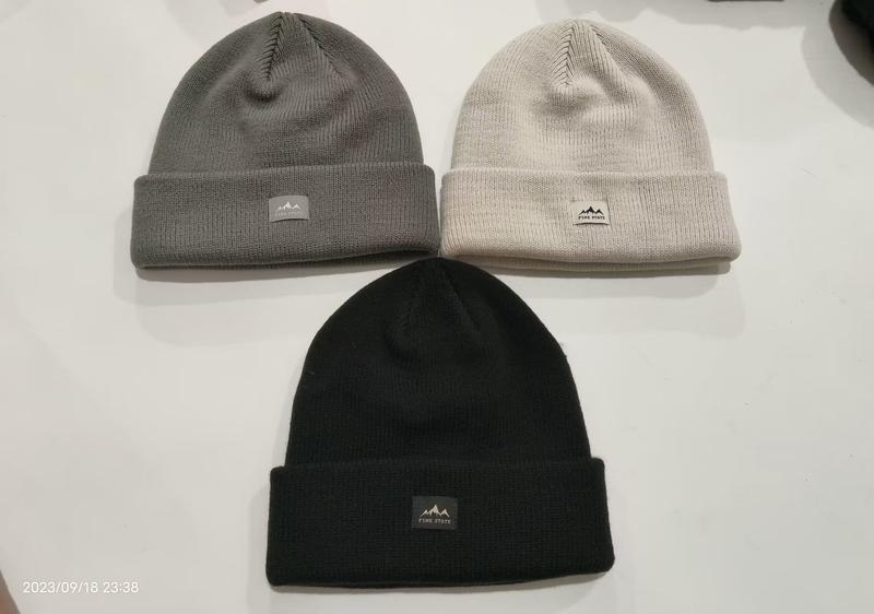 ""Grossist 3-pack chunky ribbstickade beanies med uppvik i svart