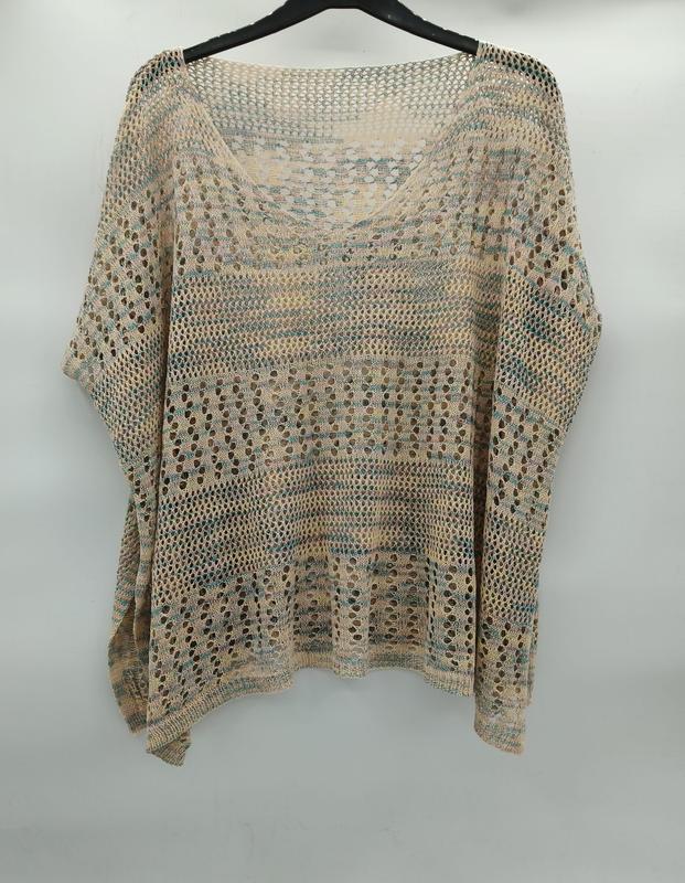 Beige och teal randig crochet-topp med öppet stickmonster och fladdermousärmar