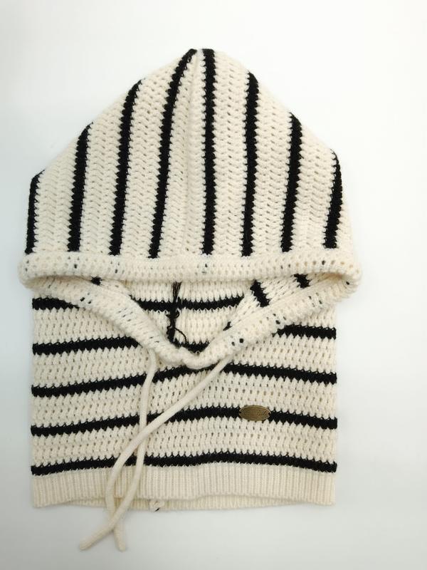 `Crochestickad hoodie med dragsko i grädde och svart randig stickad tröja`