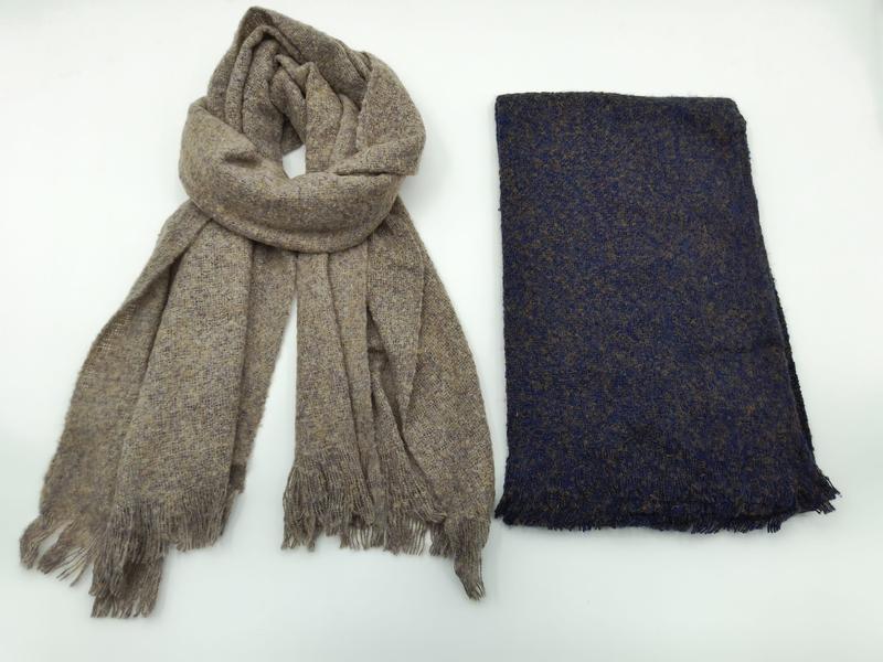 ""Vävd fransfjal i taupe melange och marinblå tweed