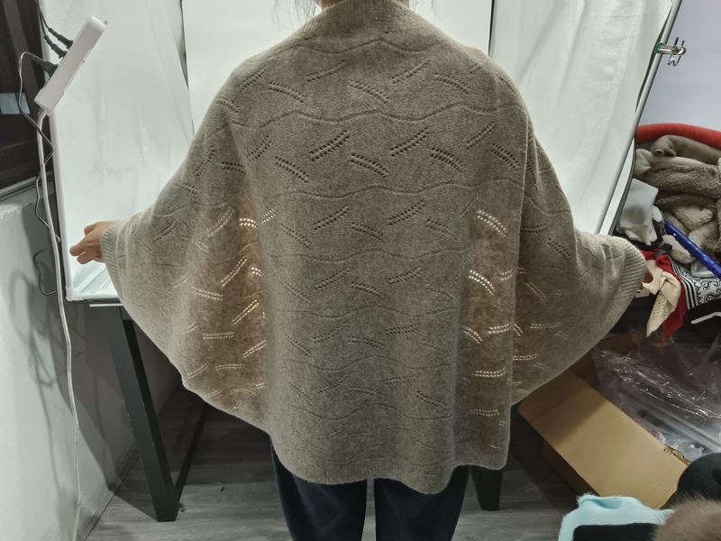 `Beige oversized stickad cardigan i pointelle med fladdermusärmar`