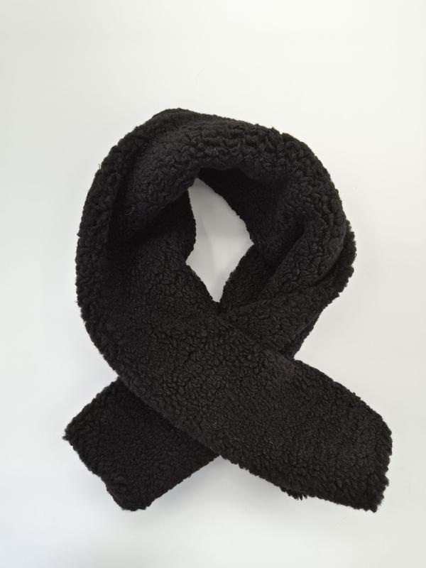 Svart sherpa-fleecescarf med tjock