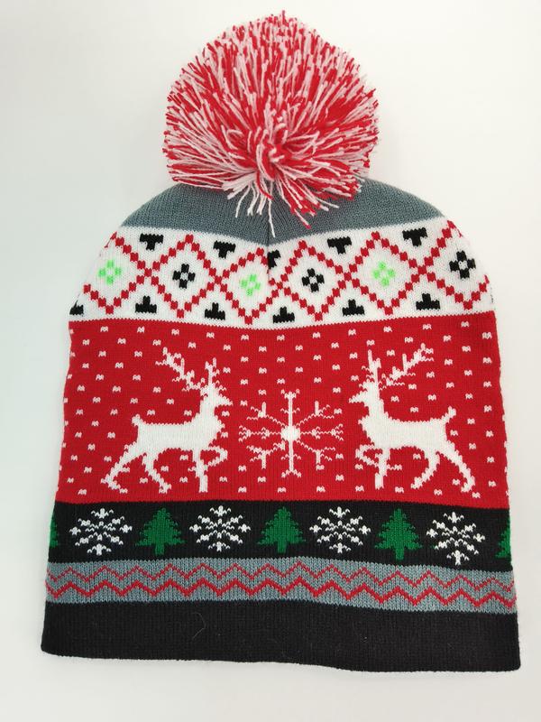 Röd och vit Fair Isle-stickad julmössa med renar