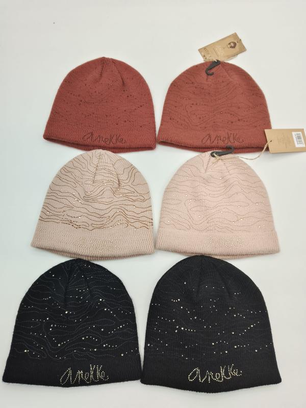Stickade beanies i terrakotta