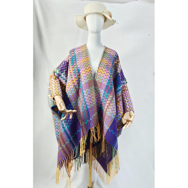 Flerfärgad poncho med chevronmönster