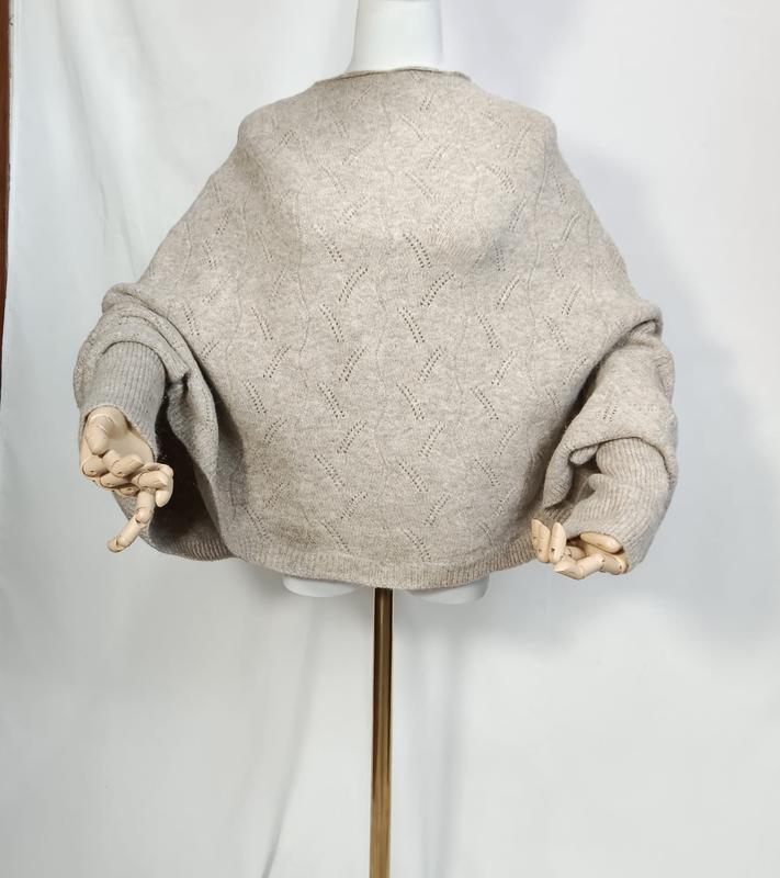 Oversized stickad ullblandningströja i havregrynsvitt med ballongärmar och pointellemönster