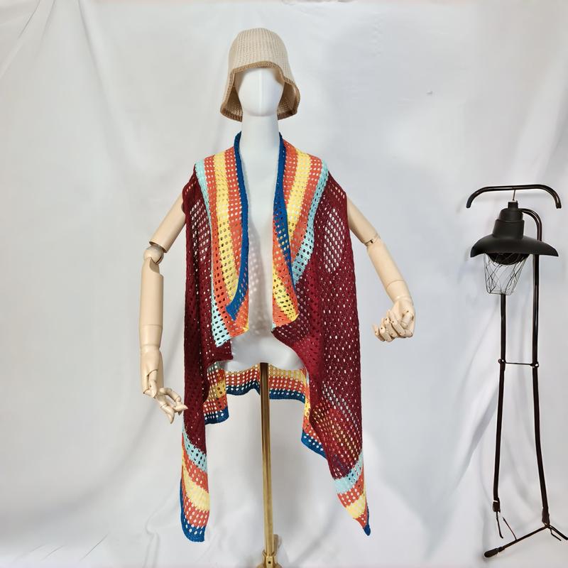 Borgunderröd virkad väst med regnbågsfärgad kantdetalj – grossistleverantör av boho-inspirerade kläder.