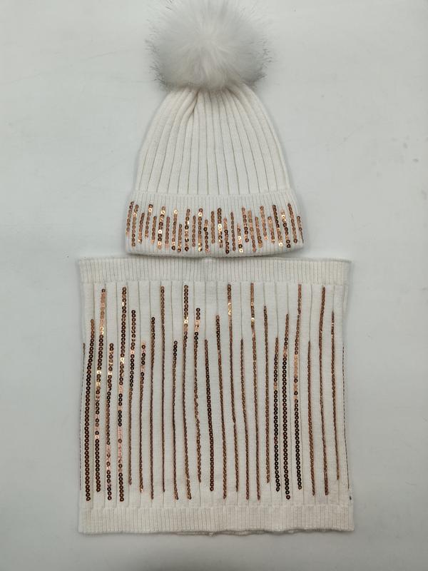 `Vit ribbstickad vintermössa med pom pom och roséguldsglitter