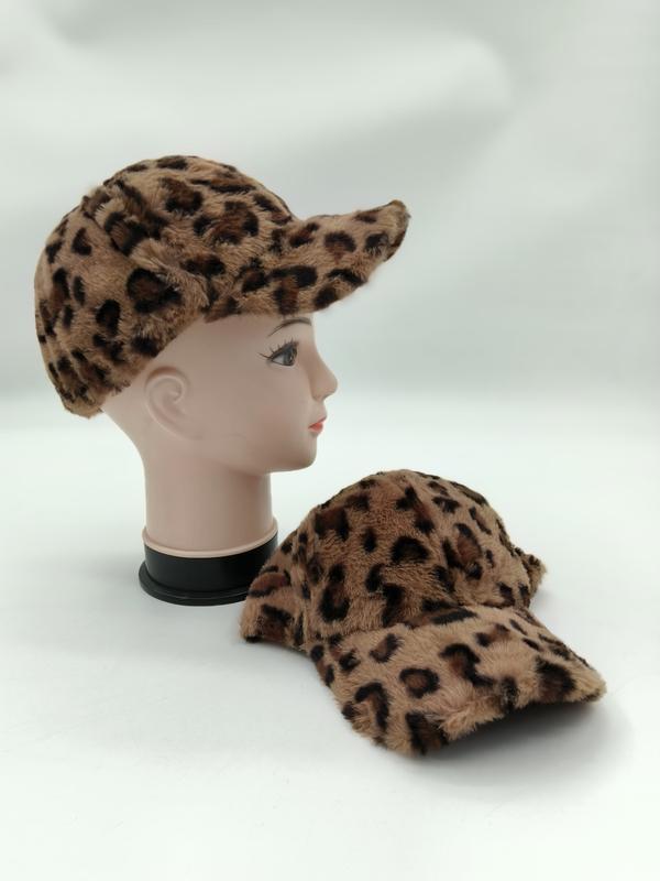 Baseballkeps i fauxpäls med leopardmönster i brunt och beige