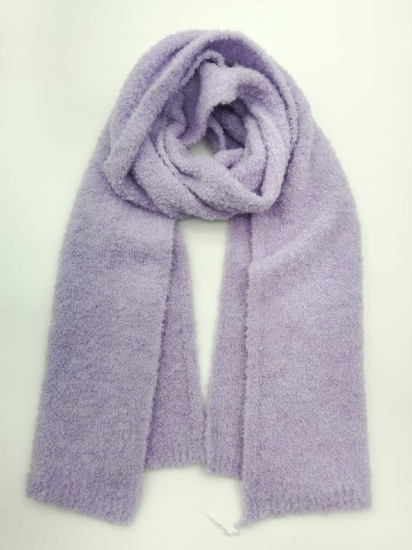 Lavendelfärgad oversized boucléstickat sjal