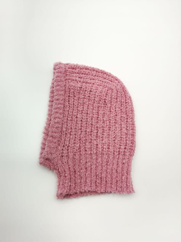 Rosa grovstickad ribbad balaclava/huva med vaffelstruktur