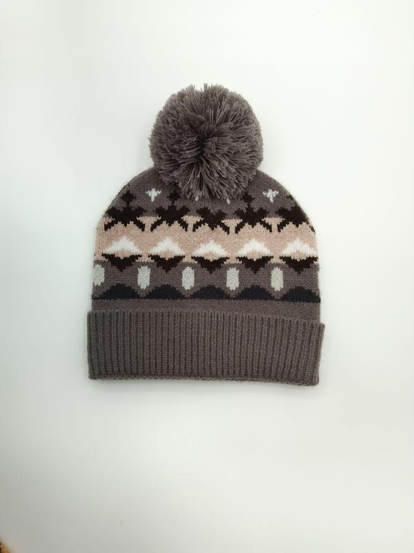 Grå stickad vintermössa med Fair Isle-mönster i rosa