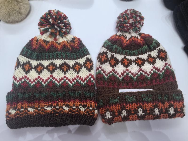 Grossist Fair Isle stickad pompommössa i brun