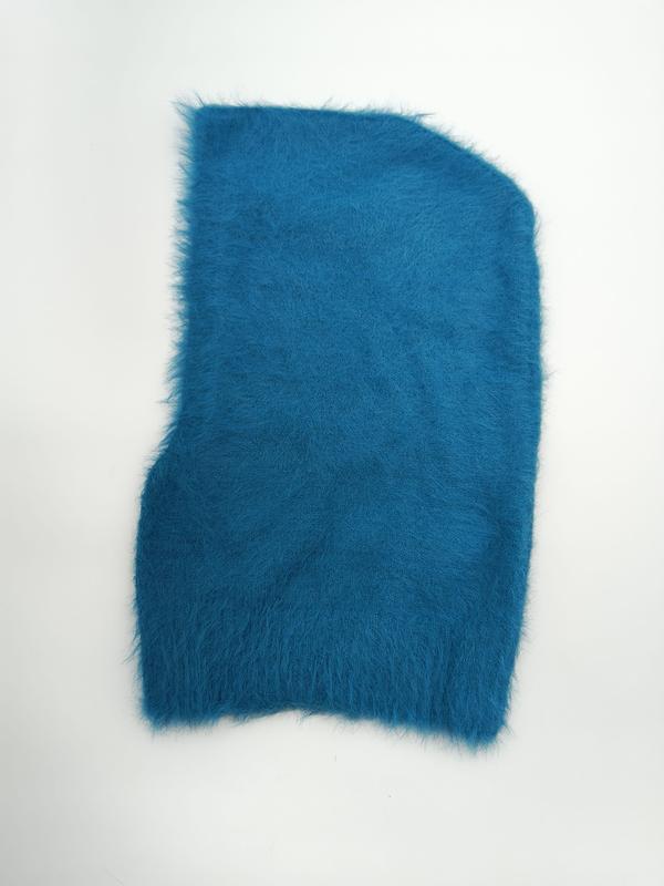 Blågrön fluffig stickad balaclava i angorastil
