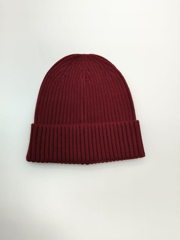 Burgundy ribbad stickad mössa med dubbelvikt uppvik